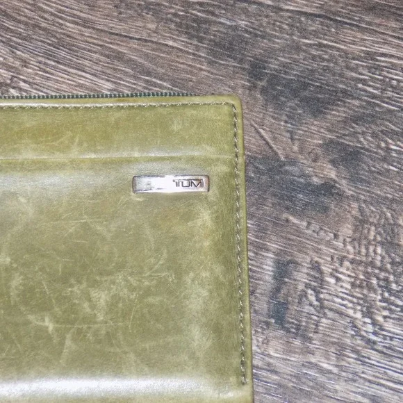 Tumi Bifold Wallet Unisex Olive Green Distressed Leather Card ID Coin Pocket - Picture 3 of 8